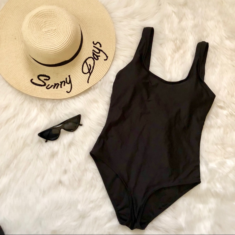 Black Seamless Ribbed Scoop Neck
